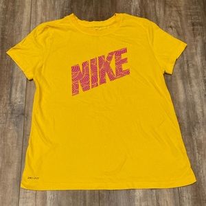 NWOT Nike Dri-fit women’s T-shirt size Medium